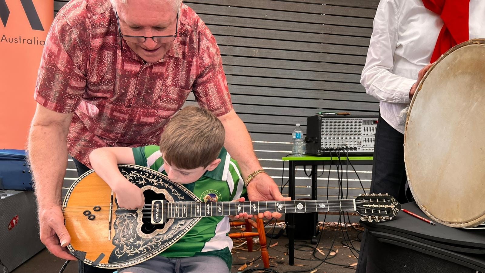  Music in my Suitcase performing at Waterfall Public School as part of Musica Viva Australia In School (2024). 